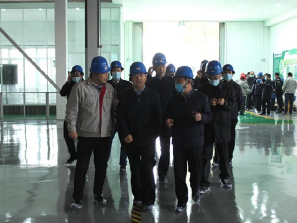 西安市人大常委會黨組書記、主任胡潤澤為中集凌宇高端制造點贊