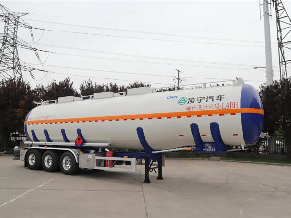 中集凌宇新款鋁合金易燃液體運輸車來了！